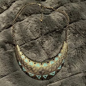 Statement necklace